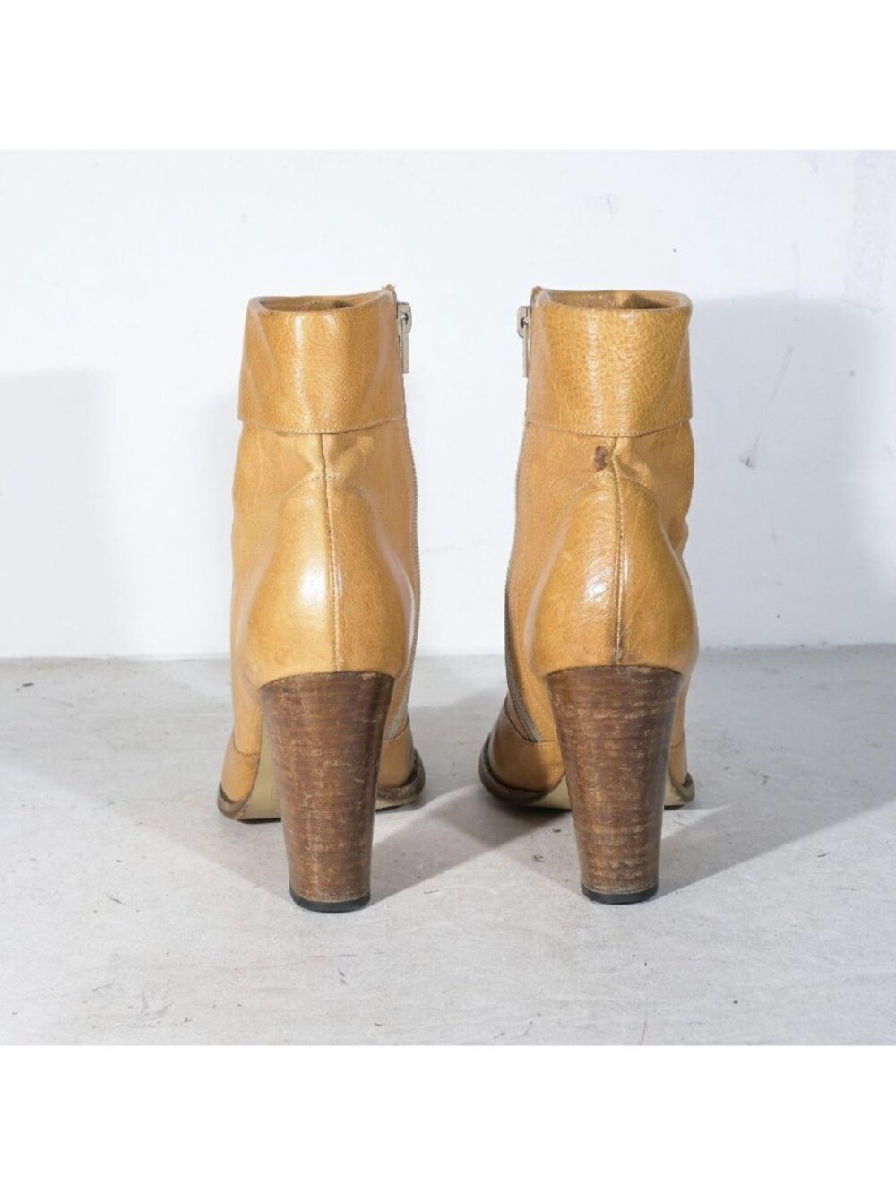 Marc Jacobs Tan Leather Cuffed Ankle Boots Inside Zip Round Toe Made in Italy Wo - Picture 4 of 8